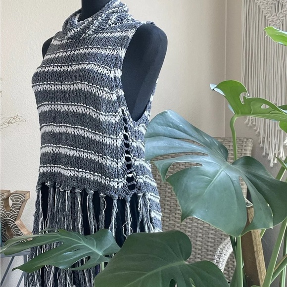 Free People Striped Grey & White Folksong Fringe Knit Boho Cowl Neck Sweater XS - Picture 7 of 10